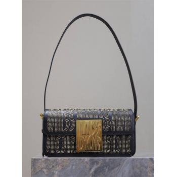 迪奥中文官网 M2610 Miss Dior 翻盖手袋单肩包（铆钉款）