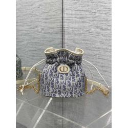 dior法国官网迪奥 S5223 Miss caro 抽绳福袋水桶包