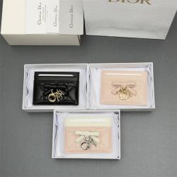 迪奥中文官网 S2604 Lady Dior Freesia 卡夹蝴蝶结卡包
